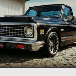 Meet your Posher, Marcos